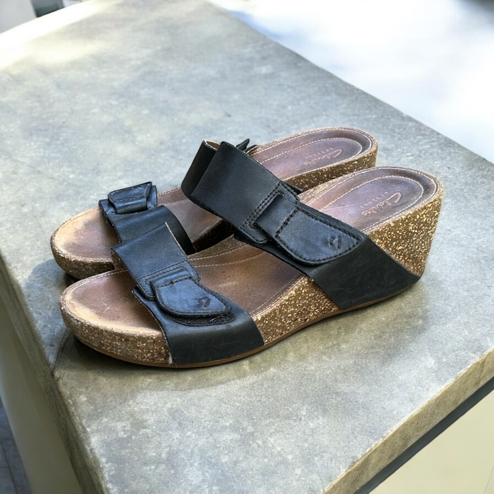 CLARKS Artisan 'Temira East' Leather Wedge Sandal in Black Size 10